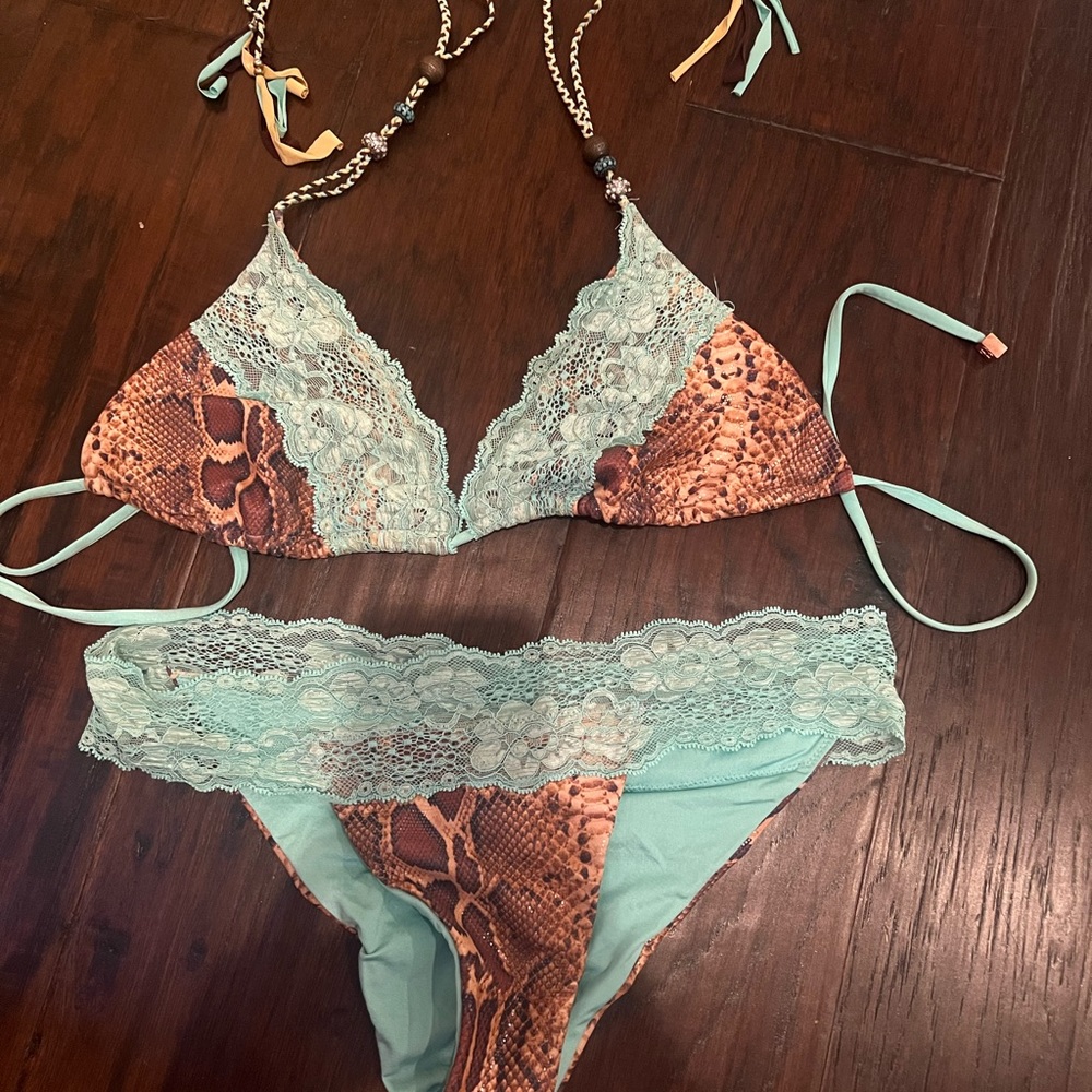Beach bunny bikini large top med bottom